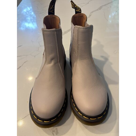 Dr. Martens Womens 2976 Virginia Leather Chelsea Boots in Vintage Taupe Size 8 - Picture 2 of 6
